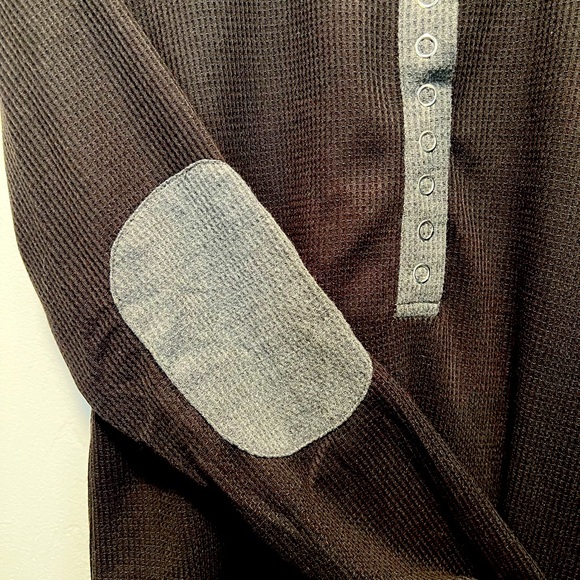 Black and gray thermal 3/4 button up top. Size small - Picture 3 of 4